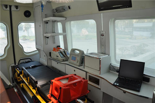 魏县救护车内部